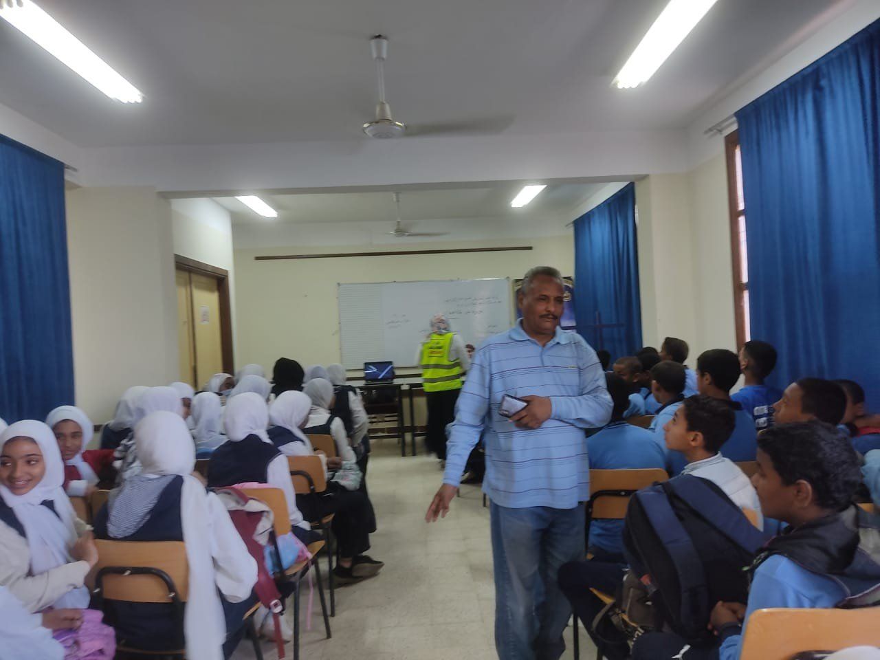 برنامج توعية لطلبة المدارس بأضرار المواد المخدرة فى الأقصر برنامج توعية لطلبة المدارس بأضرار المواد المخدرة فى الأقصر