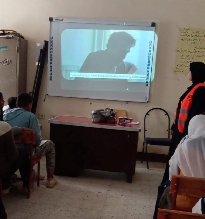 عرض ثلاثة أفلام على الطلاب للتوعية بمخاطر الإدمان بالأقصر عرض ثلاثة أفلام على الطلاب للتوعية بمخاطر الإدمان بالأقصر