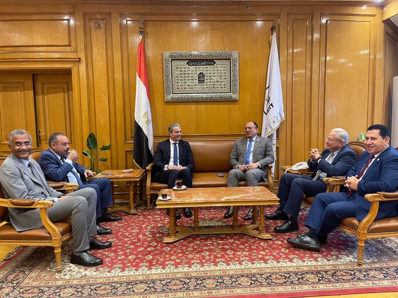 نقيب الإعلاميين خلال محاضرته بجامعة حلوان (8) نقيب الإعلاميين خلال محاضرته بجامعة حلوان (8)