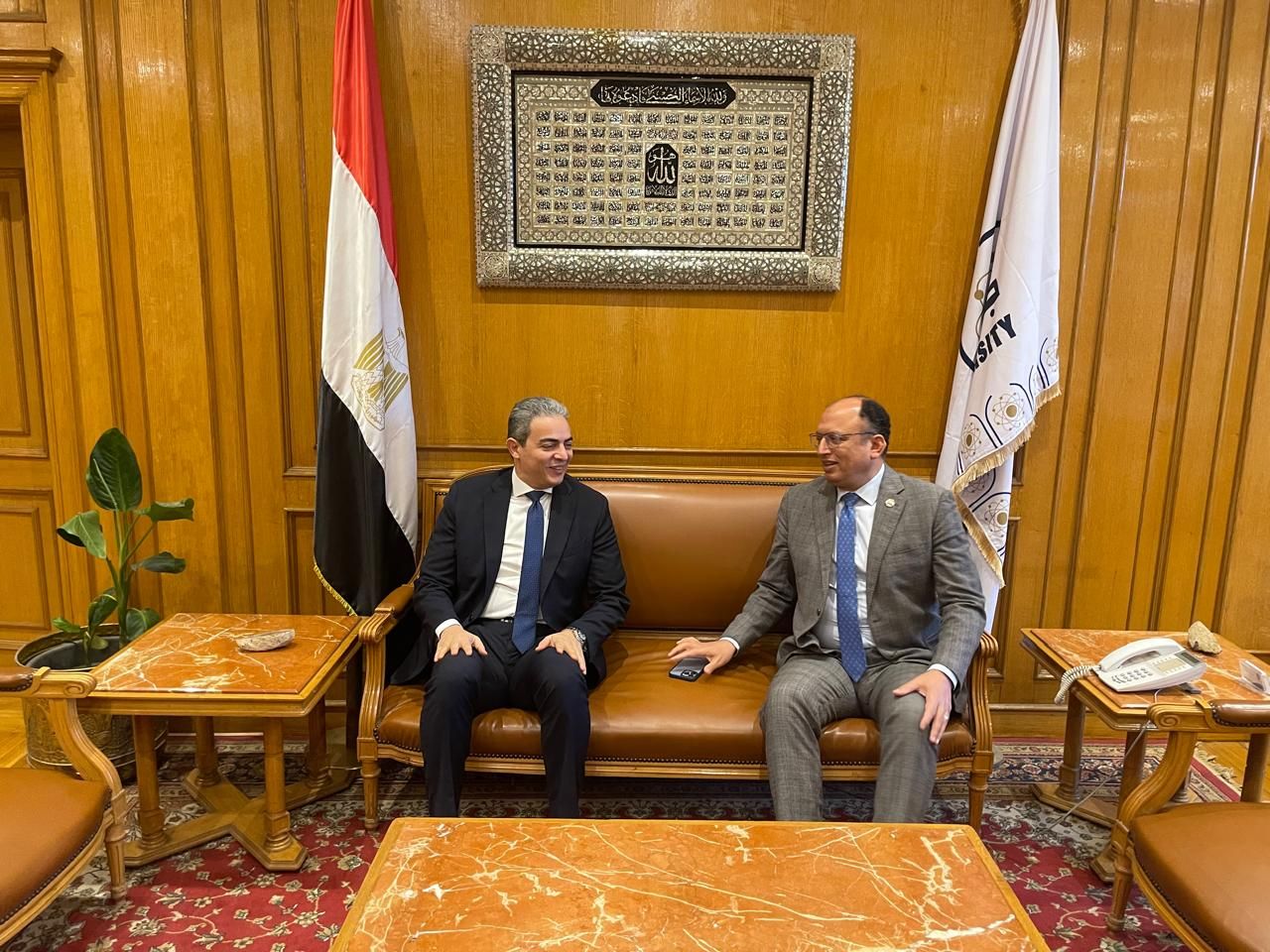 نقيب الإعلاميين خلال محاضرته بجامعة حلوان (7) نقيب الإعلاميين خلال محاضرته بجامعة حلوان (7)