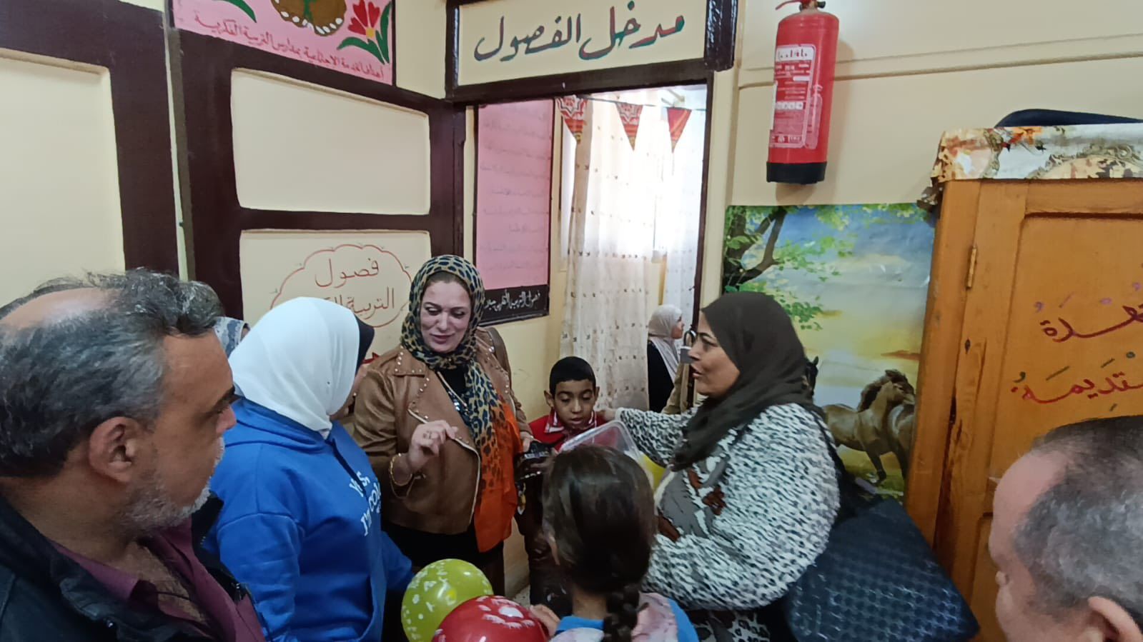 رئيس مدينة بيلا تقدم الهدايا لذوي الهمم رئيس مدينة بيلا تقدم الهدايا لذوي الهمم