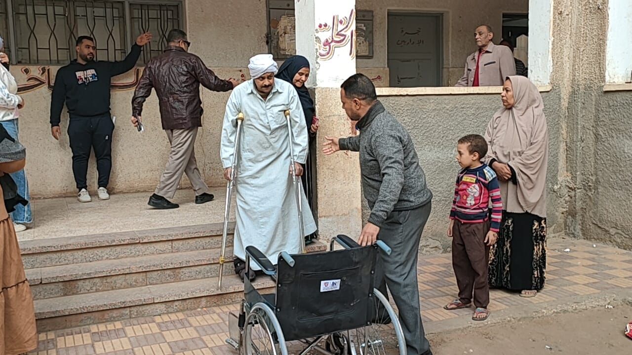 أدلى بصوته وخرج من اللجنة أدلى بصوته وخرج من اللجنة