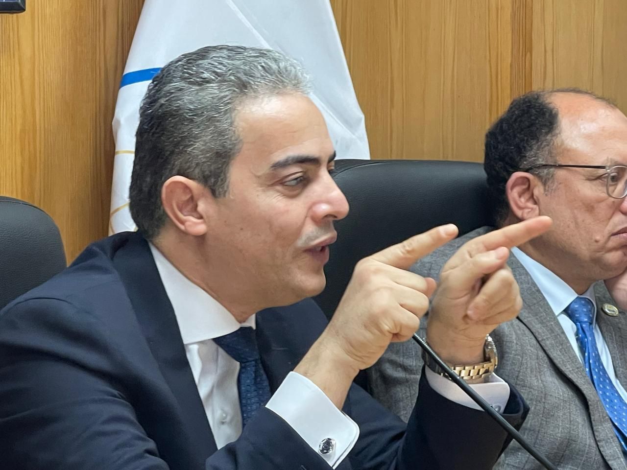 نقيب الإعلاميين خلال محاضرته بجامعة حلوان (2) نقيب الإعلاميين خلال محاضرته بجامعة حلوان (2)