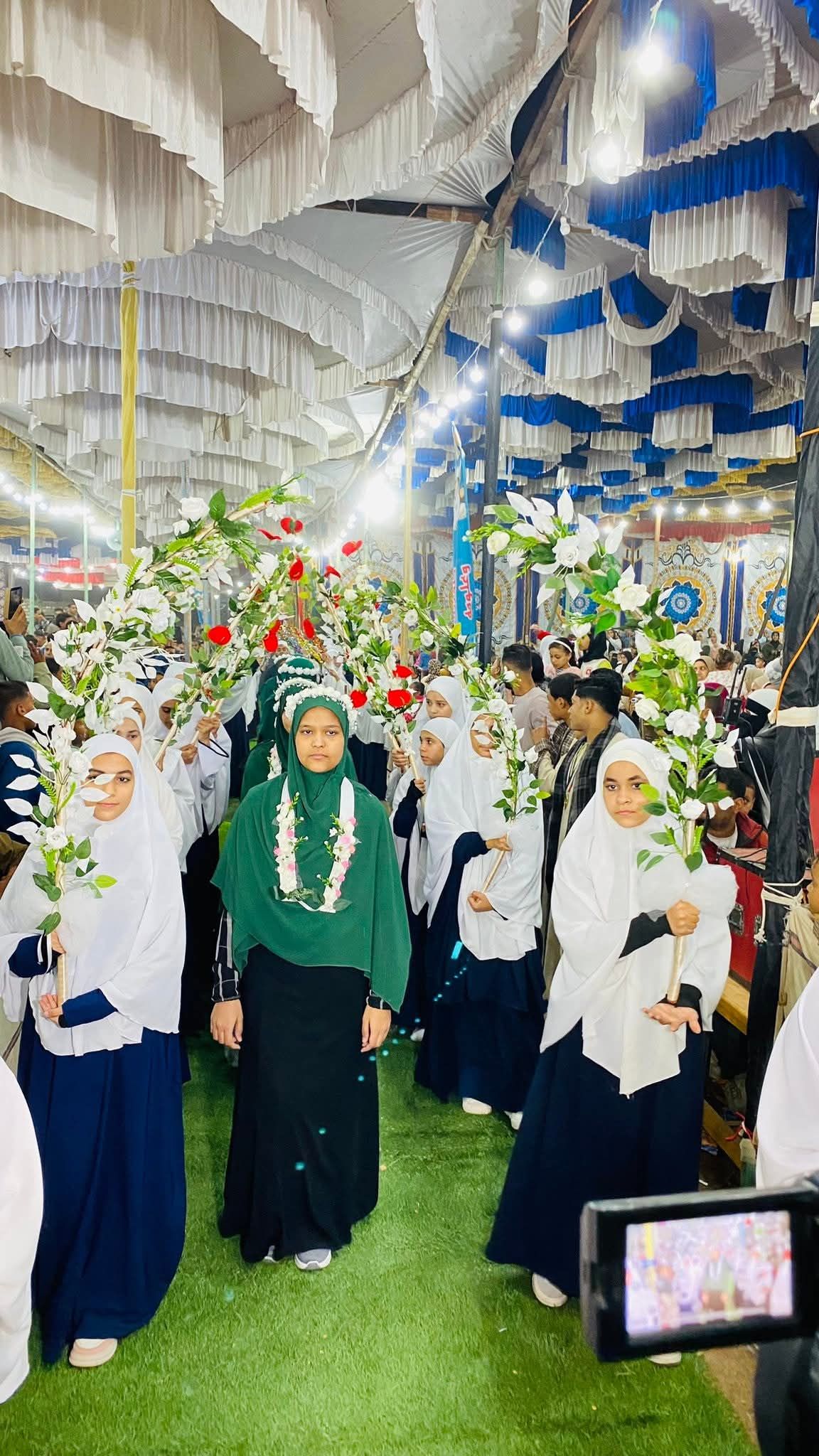 جانب من تكريم حفظة كتاب الله جانب من تكريم حفظة كتاب الله