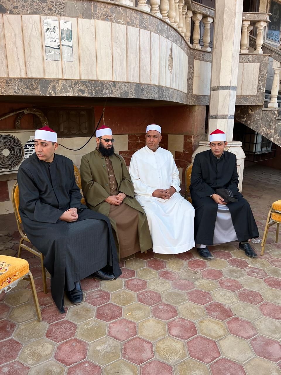 وفد الاوقاف المشارك في تقديم العزاء وفد الاوقاف المشارك في تقديم العزاء