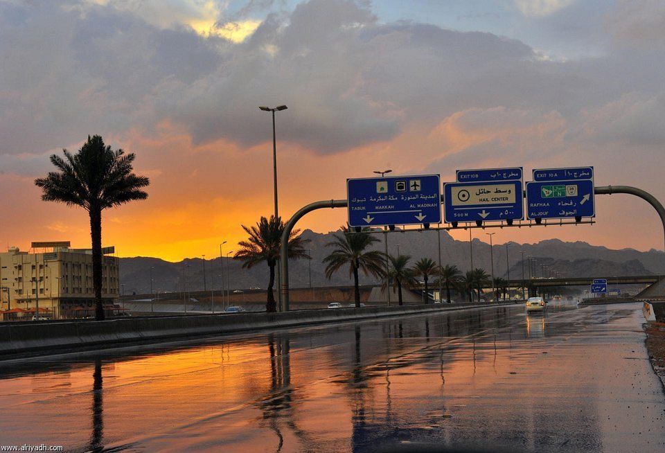 أمطار وصواعق وبرد على منطقة حائل حتى العاشرة مساء