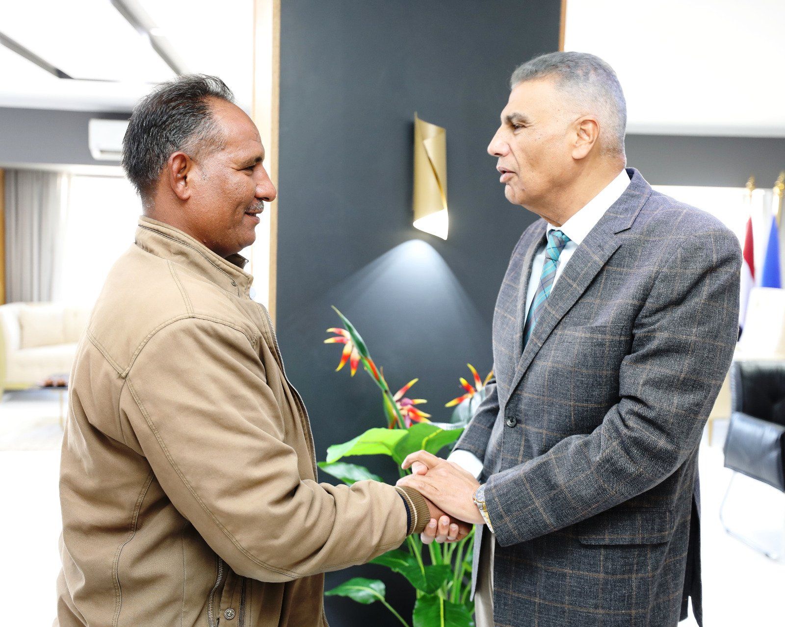 محافظ أسوان يستقبل مراقب أمن المعبد محافظ أسوان يستقبل مراقب أمن المعبد