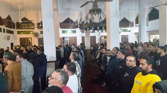 المئات-يؤدون-صلاة-الجنازة-على-السباح-يوسف-محمد-في-بورسعيد-(2) المئات-يؤدون-صلاة-الجنازة-على-السباح-يوسف-محمد-في-بورسعيد-(2)