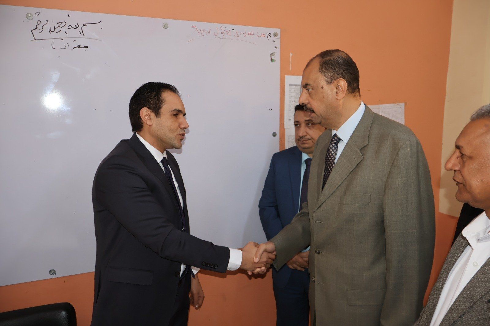 محافظ سوهاج يتفقد اللجان الانتخابية بمركزى جهينة وطهطا (3) محافظ سوهاج يتفقد اللجان الانتخابية بمركزى جهينة وطهطا (3)