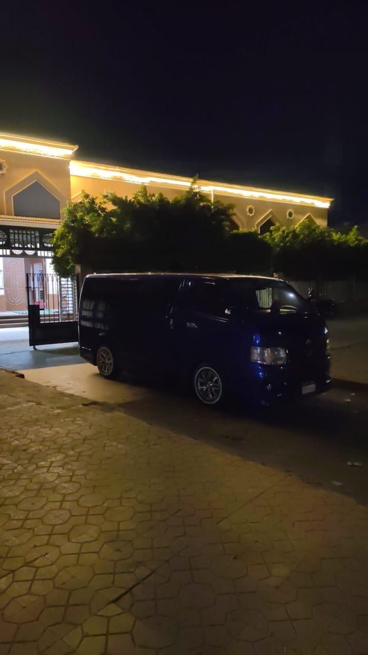 وصول جثمان السباح يوسف محمد إلى مسجد الكريم (3) وصول جثمان السباح يوسف محمد إلى مسجد الكريم (3)