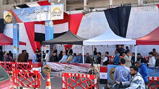 استئناف التصويت بلجان إمبابة فى اليوم الثانى بانتخابات النواب بعد انتهاء ساعة الراحة (1) استئناف التصويت بلجان إمبابة فى اليوم الثانى بانتخابات النواب بعد انتهاء ساعة الراحة (1)