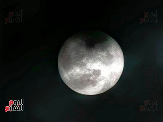 القمر-العملاق