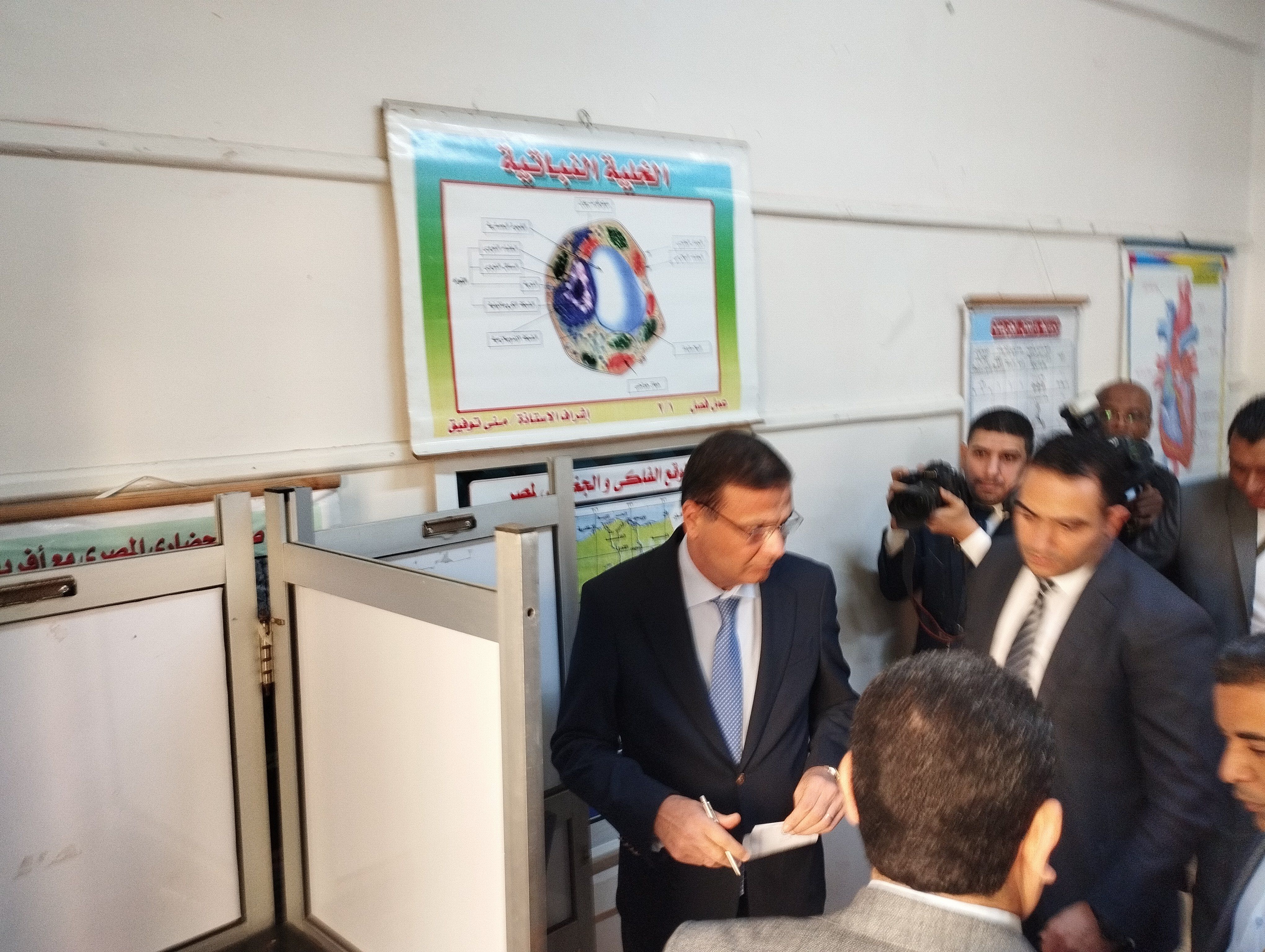 وزير الزراعة يدلي بصوته انتخابات الإعادة