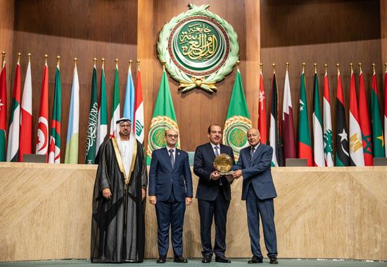 المكرمون المكرمون