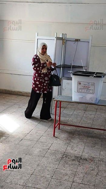 استئناف التصويت بلجان إمبابة فى اليوم الثانى بانتخابات النواب بعد انتهاء ساعة الراحة (2) استئناف التصويت بلجان إمبابة فى اليوم الثانى بانتخابات النواب بعد انتهاء ساعة الراحة (2)