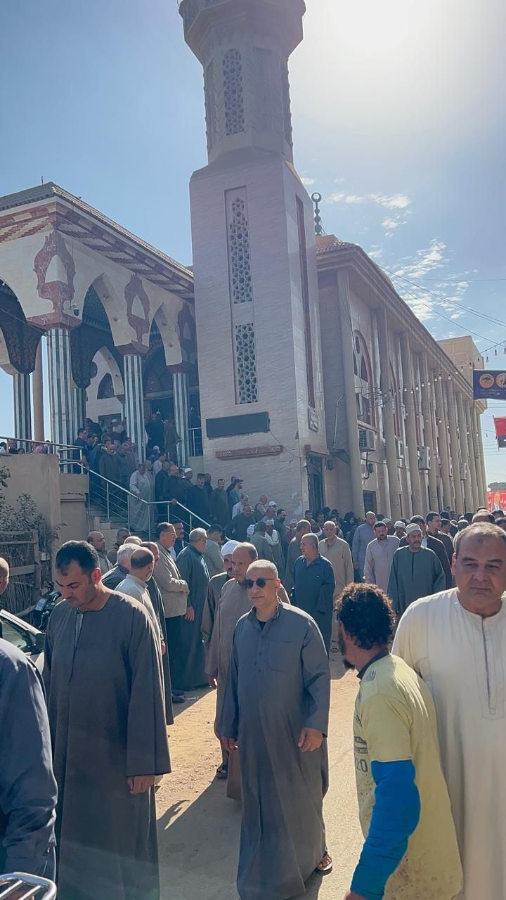 خروج الجثمان من المسجد خروج الجثمان من المسجد