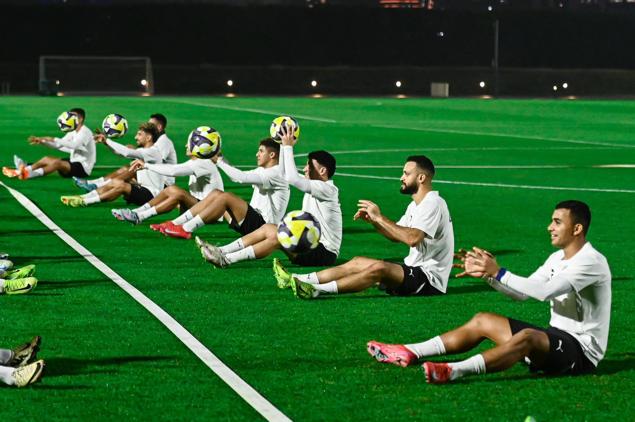 تدريب منتخب مصر استعدادا للامارات في كأس العرب (6) تدريب منتخب مصر استعدادا للامارات في كأس العرب (6)