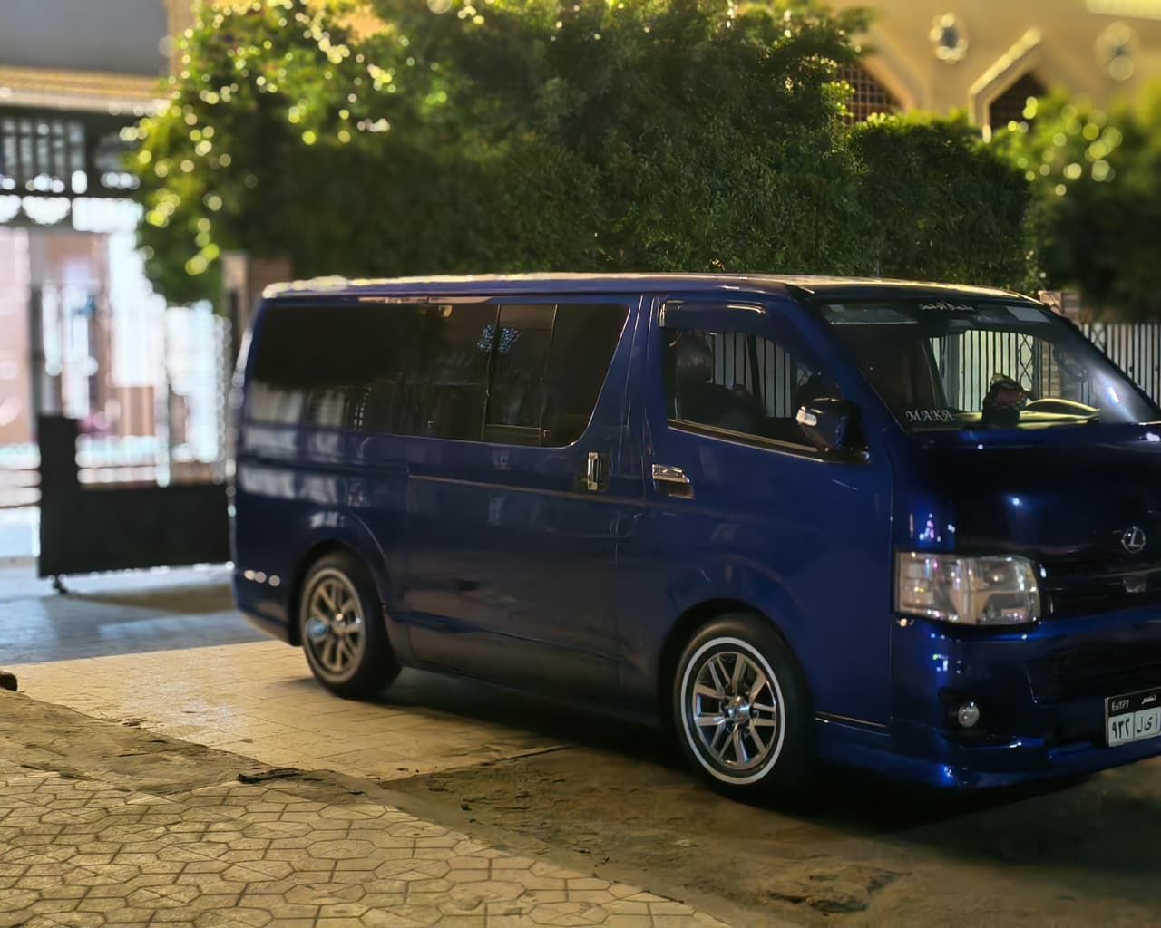 وصول جثمان السباح يوسف محمد إلى مسجد الكريم (2) وصول جثمان السباح يوسف محمد إلى مسجد الكريم (2)