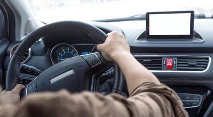 حالات تستدعي تخفيف السرعة أو إيقاف المركبة