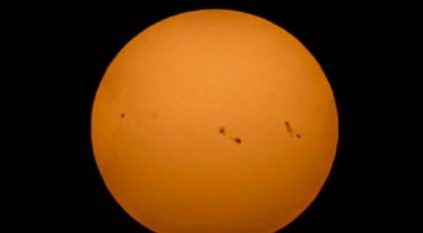 رصد خمس بقع شمسية عملاقة في سماء السعودية