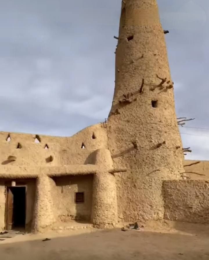 ترميم واحياء المسجد الاثري بواحة سيوة ترميم واحياء المسجد الاثري بواحة سيوة