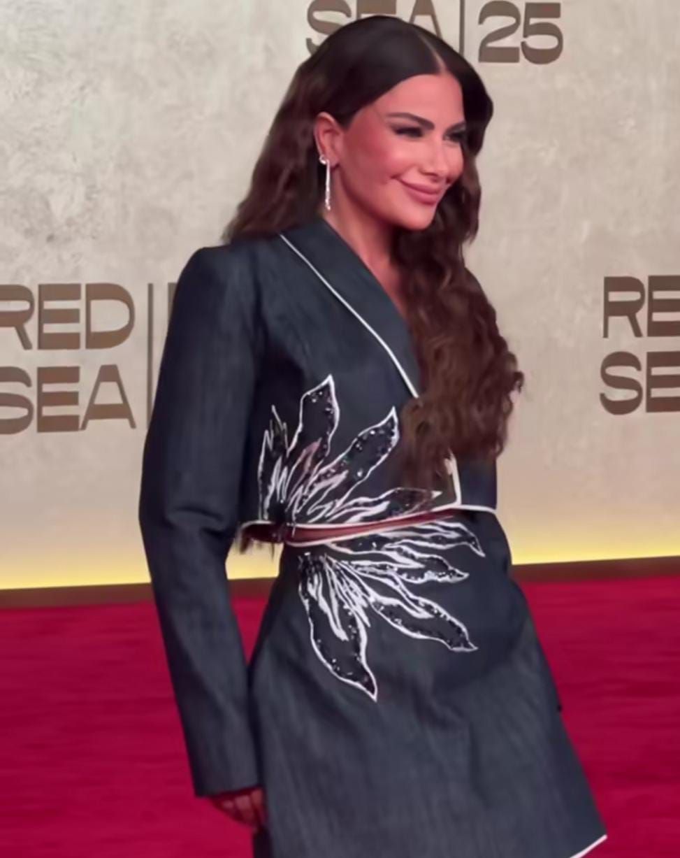 أسماء جلال وصبا مبارك وحسن الرداد على السجادة الحمراء لمهرجان البحر الأحمر (2) أسماء جلال وصبا مبارك وحسن الرداد على السجادة الحمراء لمهرجان البحر الأحمر (2)