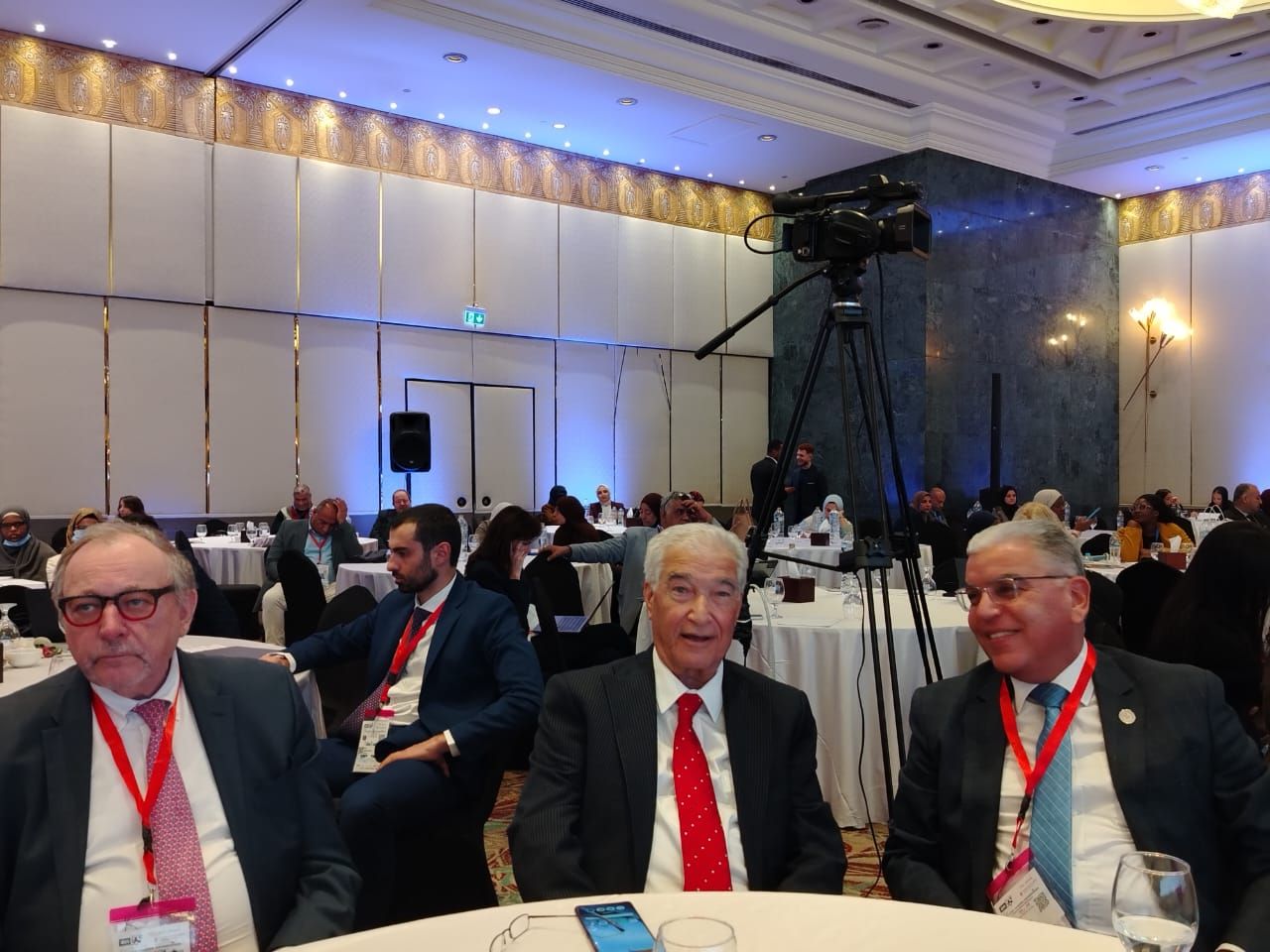 أطباء الاورام خلال المؤتمر أطباء الاورام خلال المؤتمر