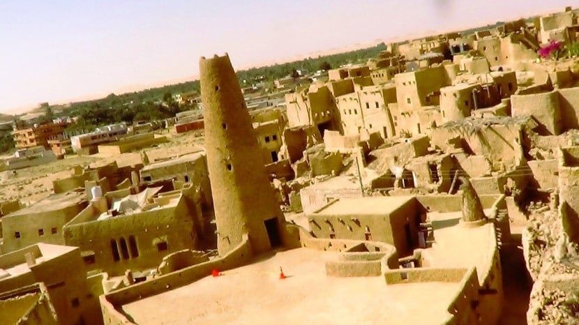 مسجد الشيخة حسينة الاثري وسط حصن شالي القديمة مسجد الشيخة حسينة الاثري وسط حصن شالي القديمة