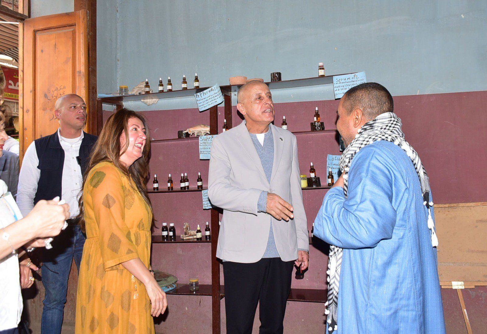 جانب من جولات السفيرة ورحلتها المبهجة فى إسنا التاريخية جانب من جولات السفيرة ورحلتها المبهجة فى إسنا التاريخية