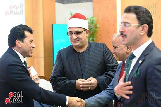 وزير الشبابا يلتقى الضيوف وزير الشبابا يلتقى الضيوف