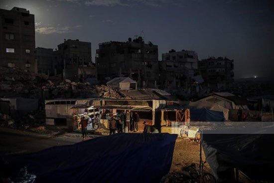 خيام النازحين فى حى الشيخ رضوان (2) خيام النازحين فى حى الشيخ رضوان (2)