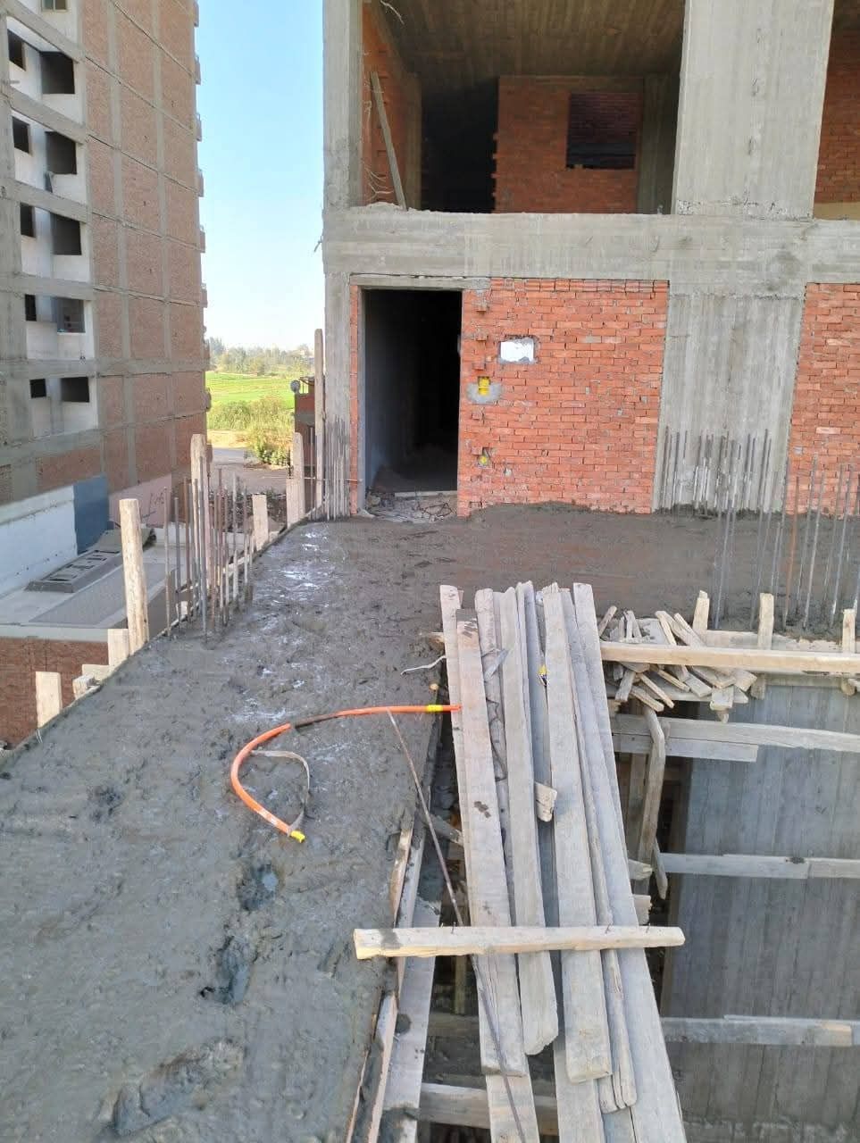 مقر تشييد العمارة التى سقط منها العمال أرضا (3) مقر تشييد العمارة التى سقط منها العمال أرضا (3)