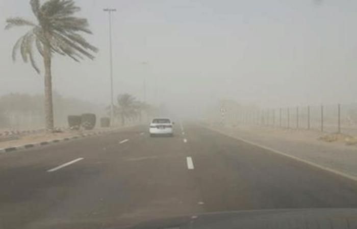أتربة مُثارة ورياح نشطة على محافظة الجموم