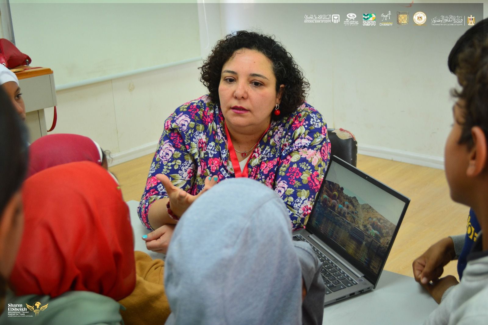 الفنانة والمدربة سها كحيل الفنانة والمدربة سها كحيل