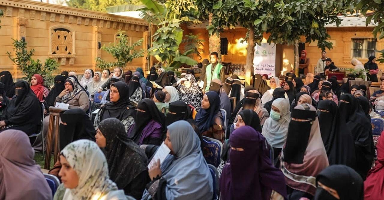 الجارحي وبهية عضوا التحالف الوطنى تطلقان حملة اطمني.. معاكي للتوعية بسرطان الثدي بالجيزة (6) الجارحي وبهية عضوا التحالف الوطنى تطلقان حملة اطمني.. معاكي للتوعية بسرطان الثدي بالجيزة (6)