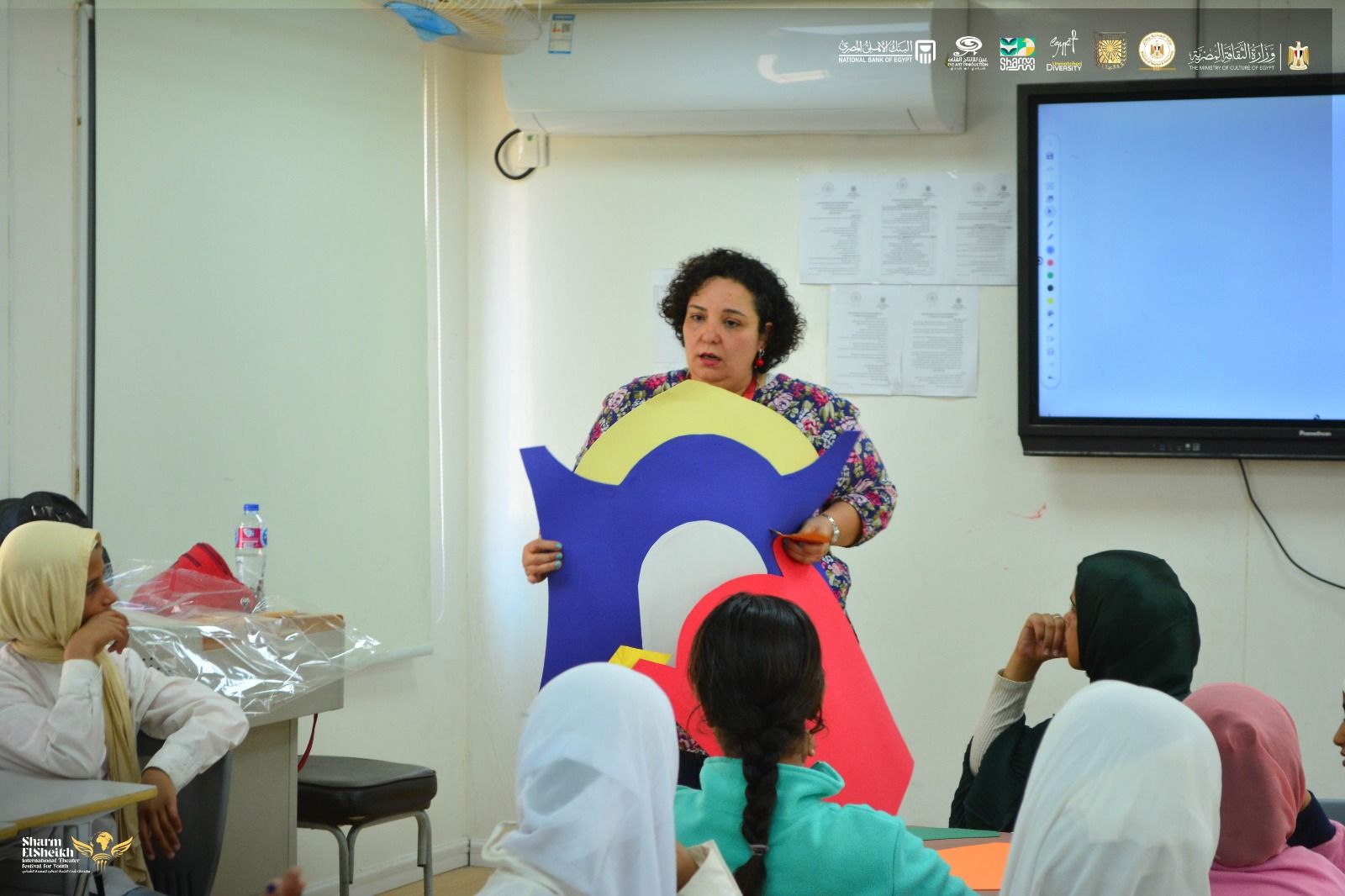 جانب من ورش الاطفال بمهرجان شرم الشيخ جانب من ورش الاطفال بمهرجان شرم الشيخ