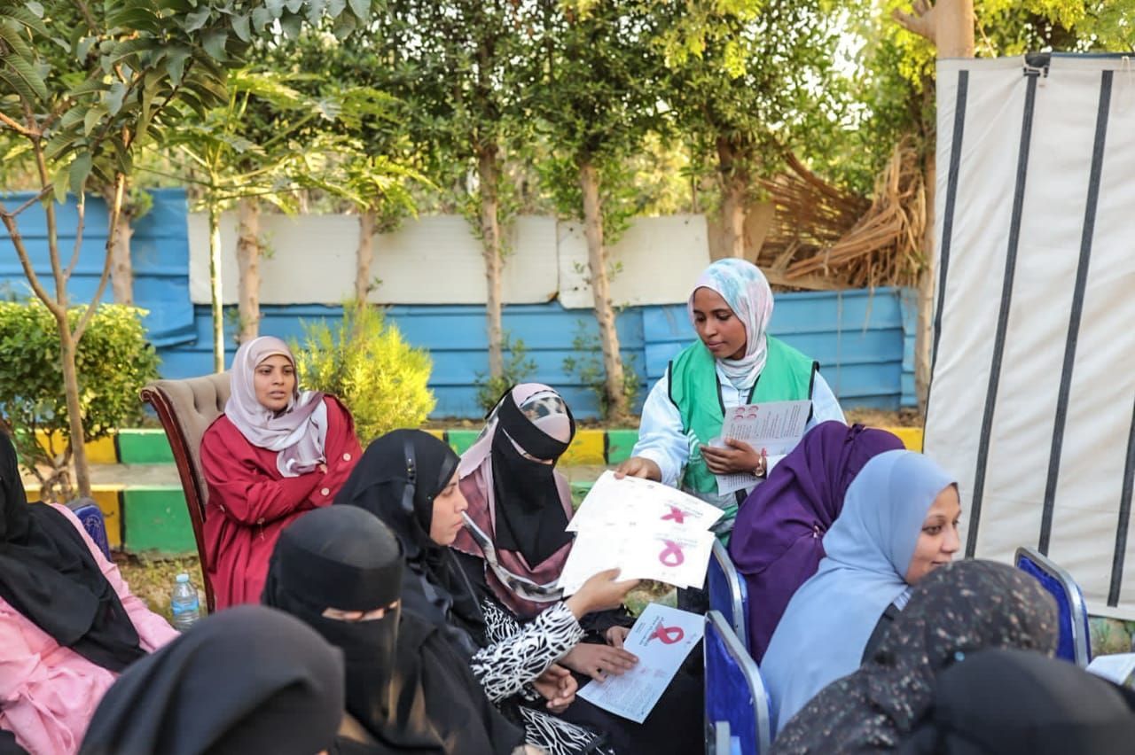 الجارحي وبهية عضوا التحالف الوطنى تطلقان حملة اطمني.. معاكي للتوعية بسرطان الثدي بالجيزة (2) الجارحي وبهية عضوا التحالف الوطنى تطلقان حملة اطمني.. معاكي للتوعية بسرطان الثدي بالجيزة (2)