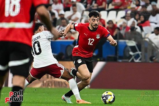 أكرم توفيق يحاول المرور أكرم توفيق يحاول المرور