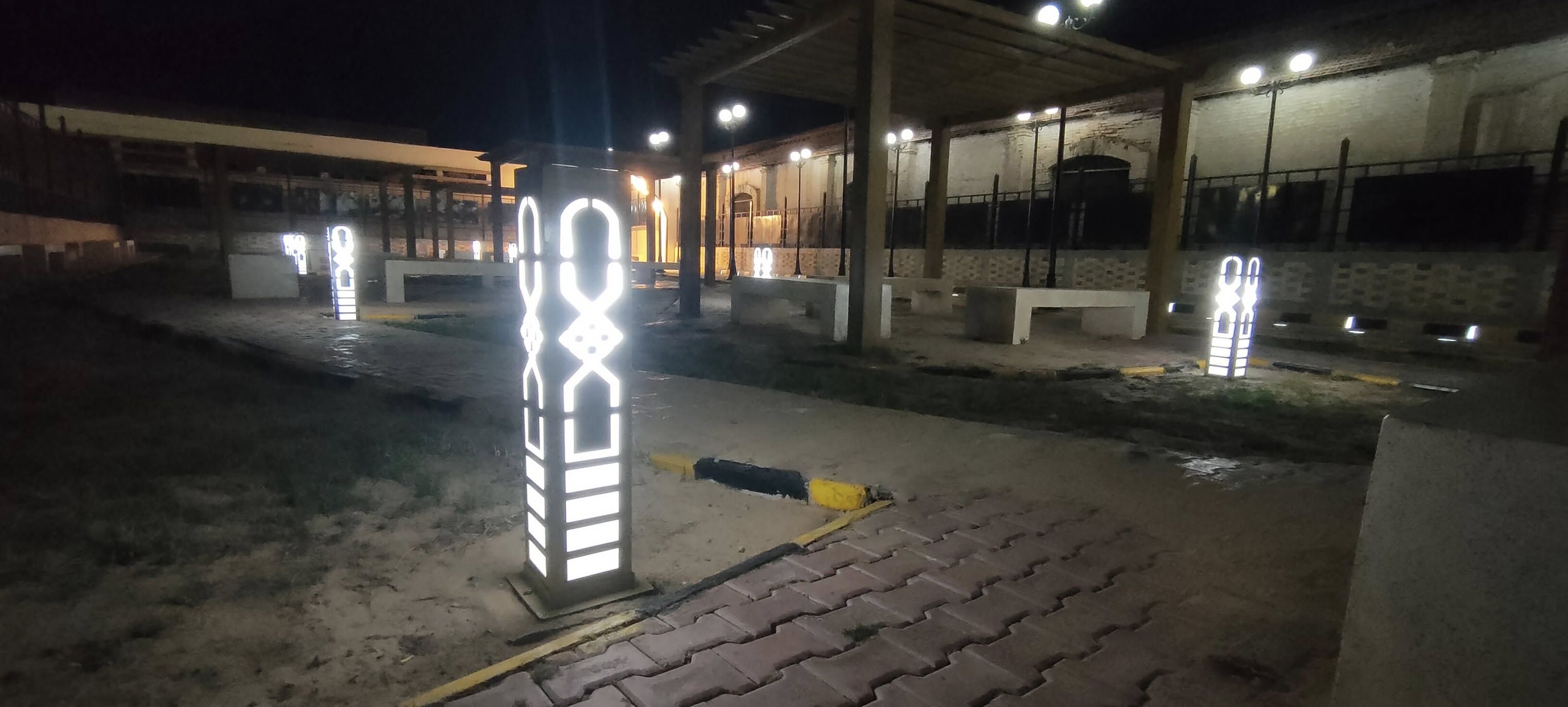 وضع إنارة بالحديقة العامة وضع إنارة بالحديقة العامة