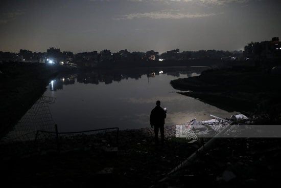 تجمع كبير لمياه الأمطار والفيضانات التى تضرب غزظة تجمع كبير لمياه الأمطار والفيضانات التى تضرب غزظة