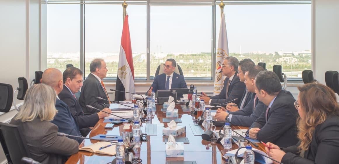 المهندس حسن الخطيب وزير الاستثمار (2) المهندس حسن الخطيب وزير الاستثمار (2)