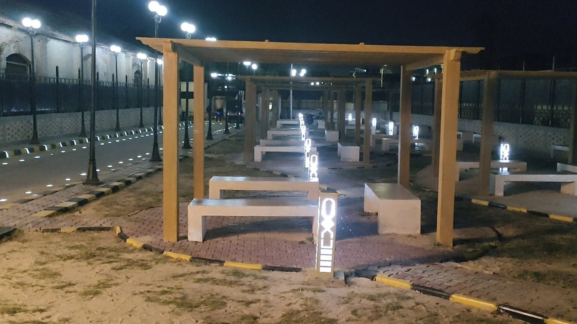 اضاءة الحديقة العامة والبرجولات اضاءة الحديقة العامة والبرجولات