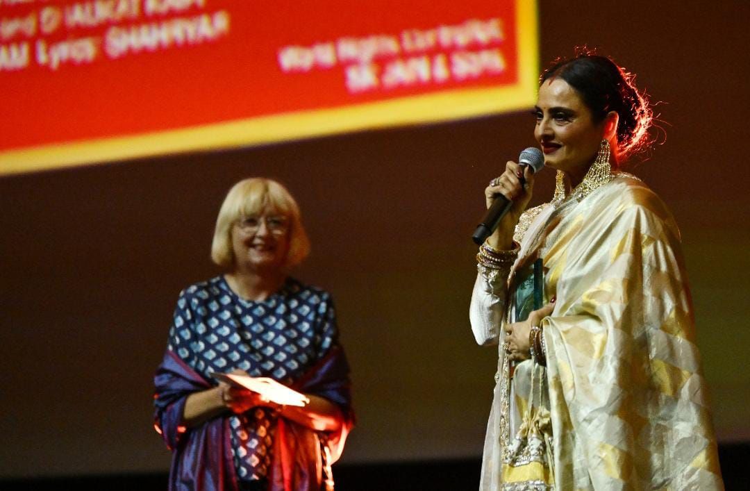 تكريم الهندية ريخا تكريم الهندية ريخا