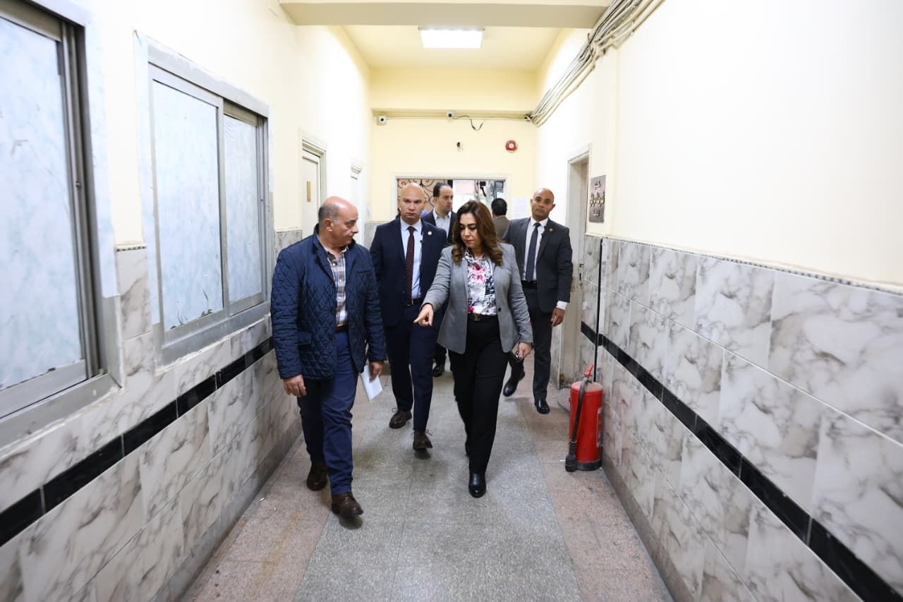 وزيرة التنمية المحلية تُقيل رئيس حي النزهة بالقاهرة