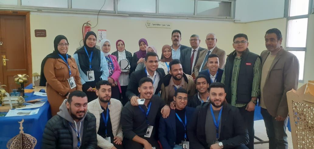 الطلاب المشاركين بالمعرض الطلاب المشاركين بالمعرض