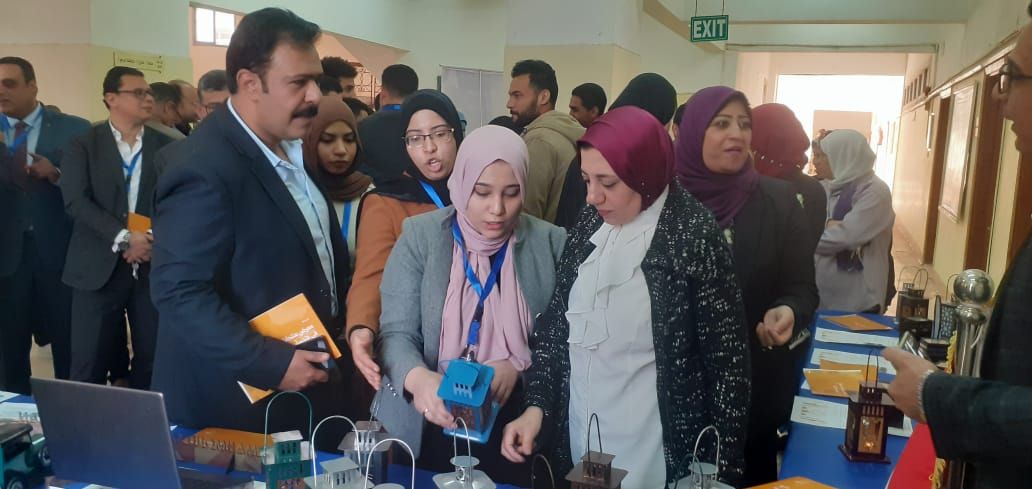 خلال الجولة بالمعرض خلال الجولة بالمعرض