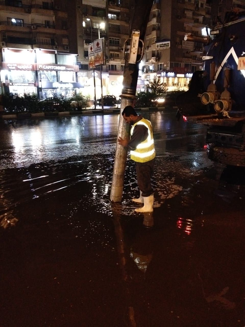 عمليات شفط مياه الامطار (3) عمليات شفط مياه الامطار (3)