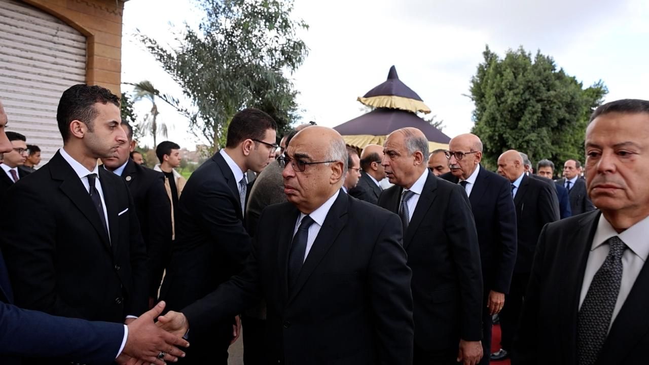 وزير العدل يؤدى واجب العزاء فى قضاة المنيا (4) وزير العدل يؤدى واجب العزاء فى قضاة المنيا (4)