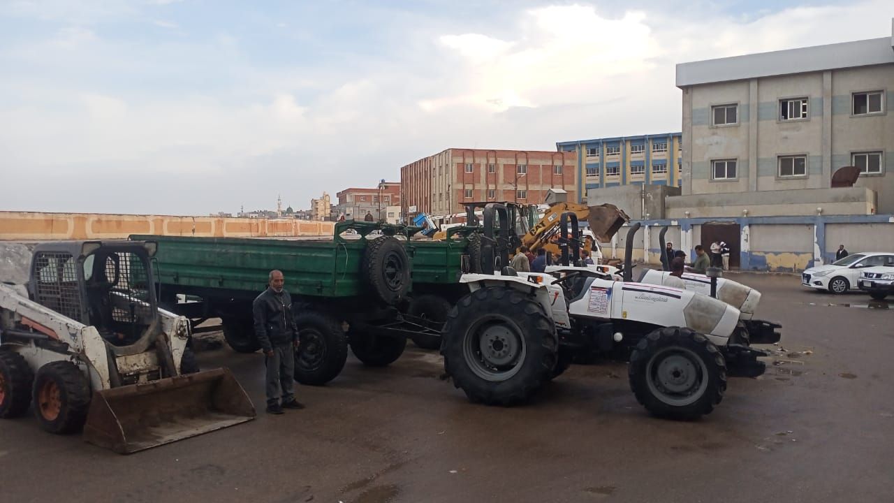 اصطفاف المعدات بالبرلس اصطفاف المعدات بالبرلس