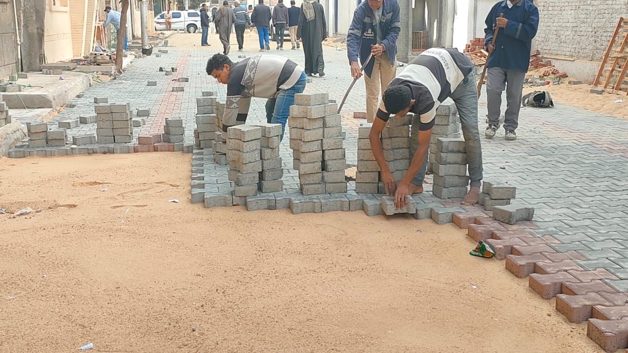 تركيب الإنترلوك بشوارع كف الشيخ تركيب الإنترلوك بشوارع كف الشيخ